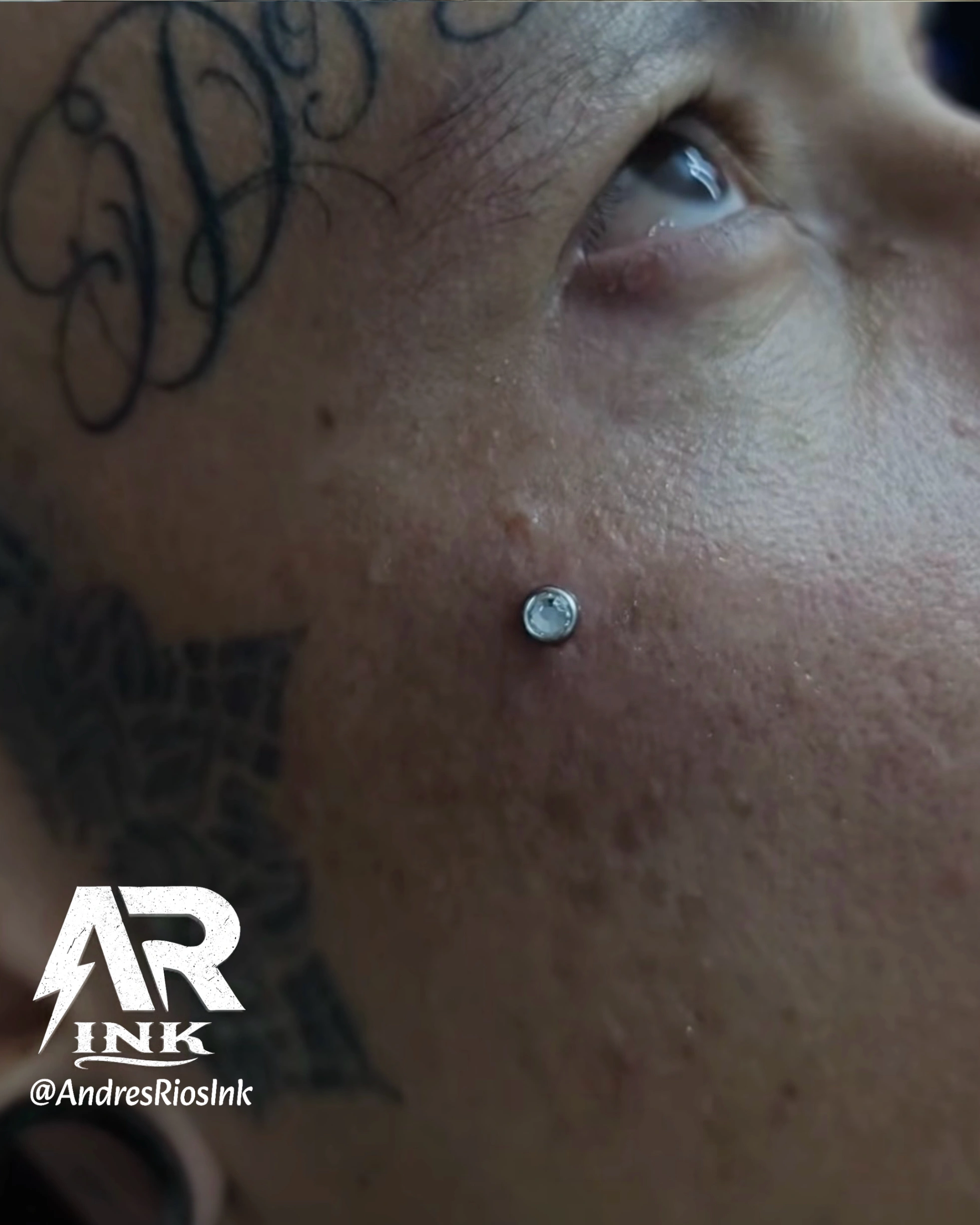 piercing-microdermal-hombre
